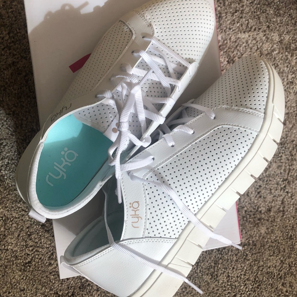 Ryka white tennis shoes